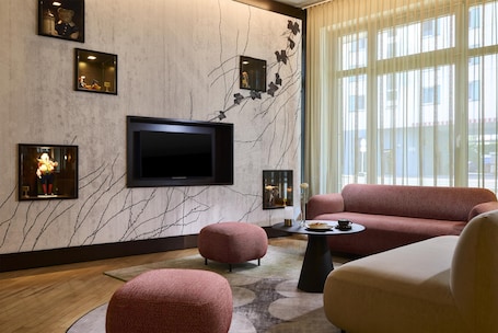 Lobby. NH Collection Nürnberg City - newly renovated
