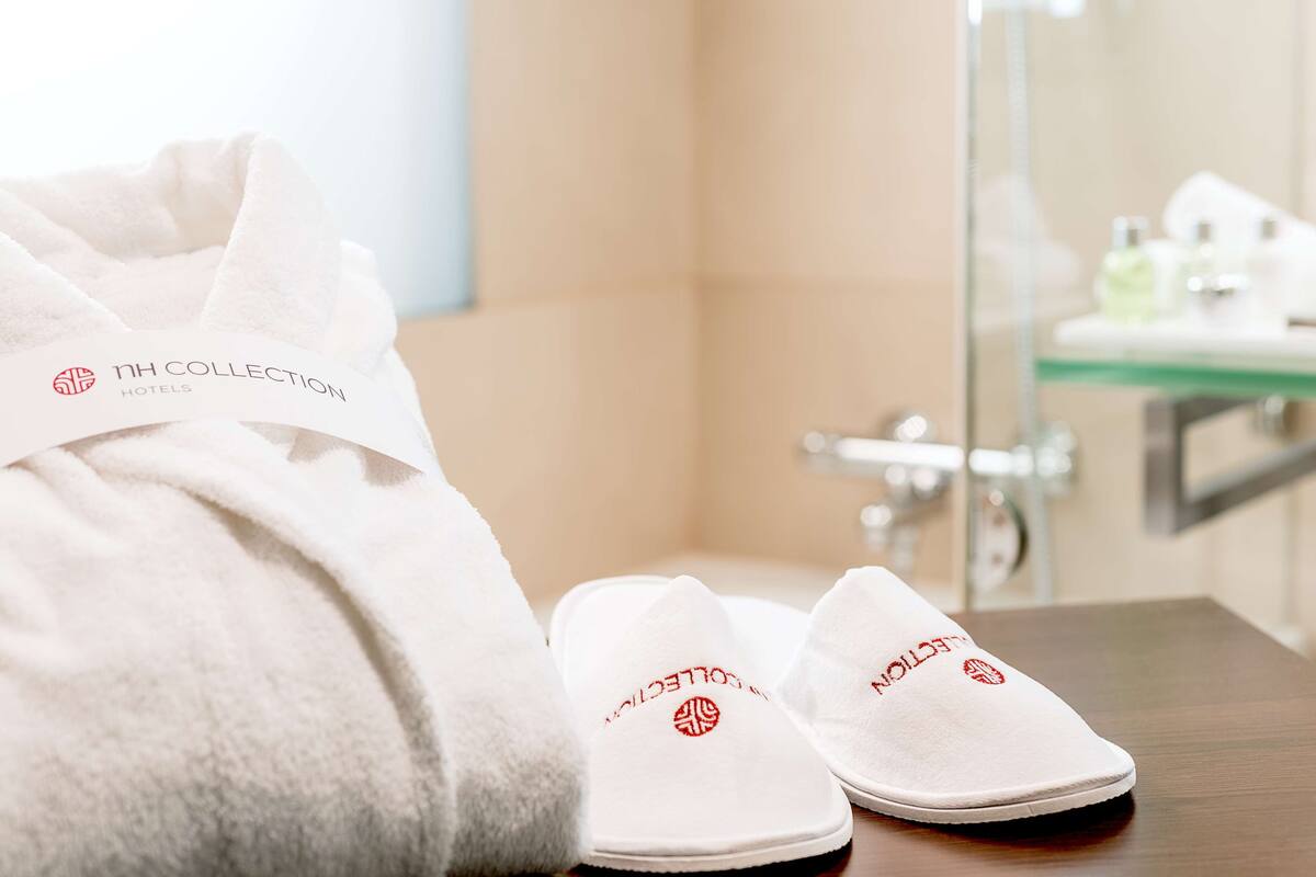 combined shower/bathtub, deep-soaking bathtub, eco-friendly toiletries