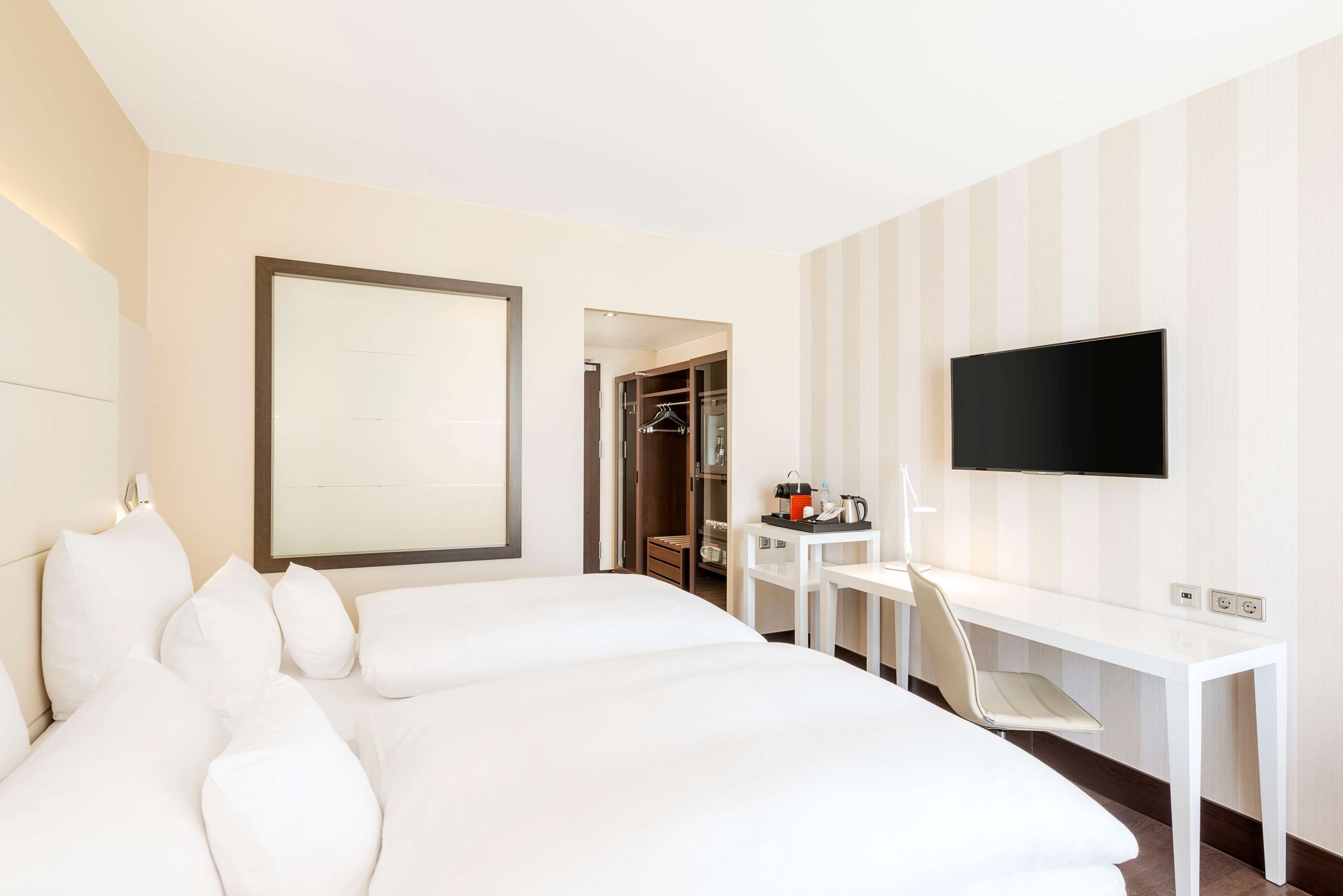 premium bedding, pillow-top beds, minibar, in-room safe