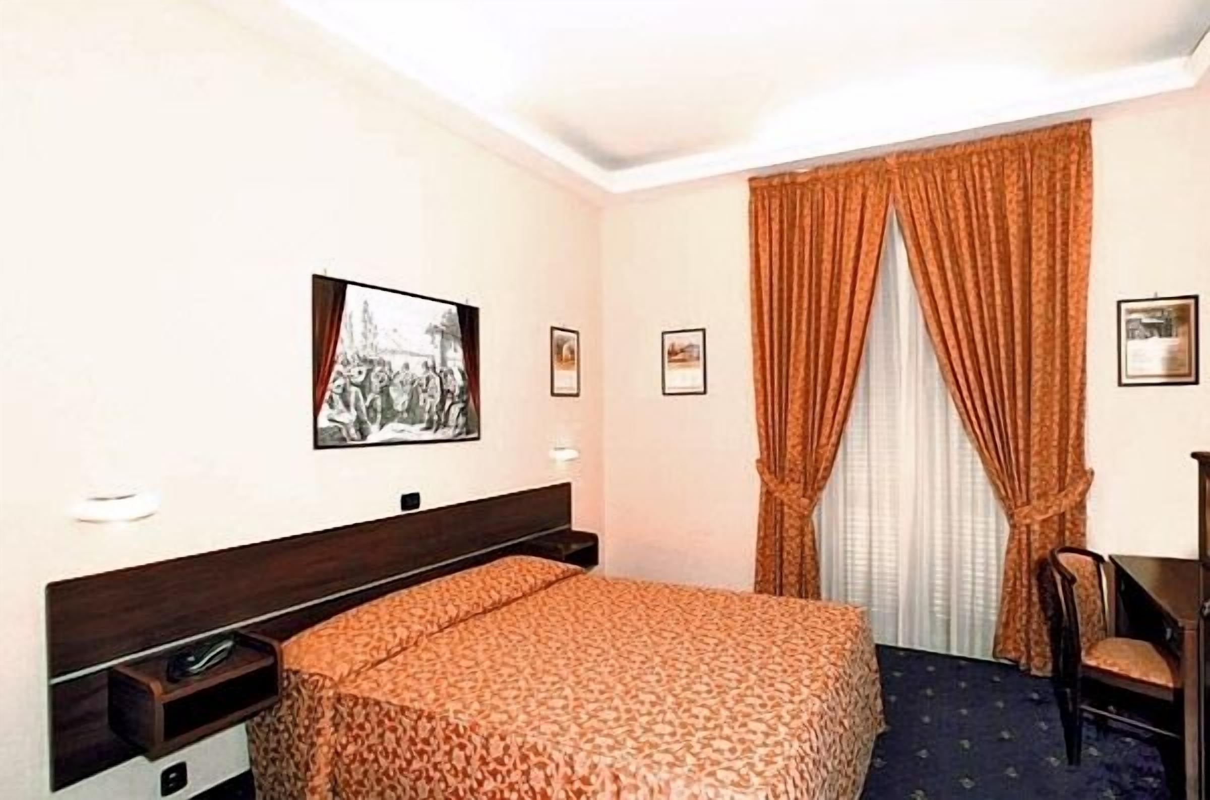 Standard Double Room | Desk, WiFi