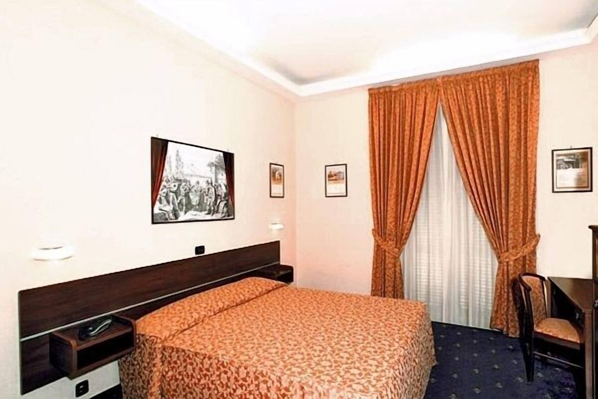 Standard Double Room | Desk, WiFi (surcharge)