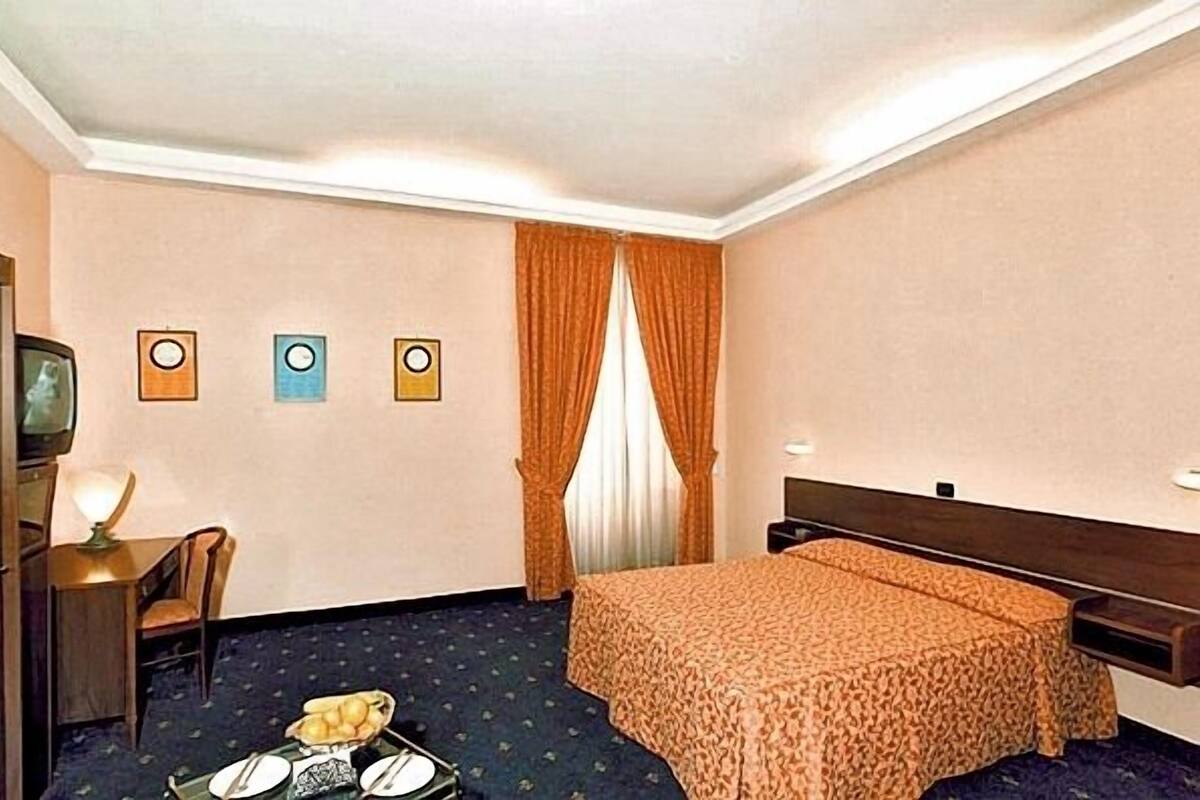 Family Room | Desk, WiFi (surcharge)
