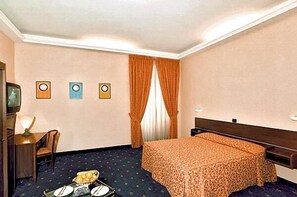 Family Room | Desk, WiFi