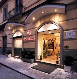Exterior detail - Luna Rossa (Naples)