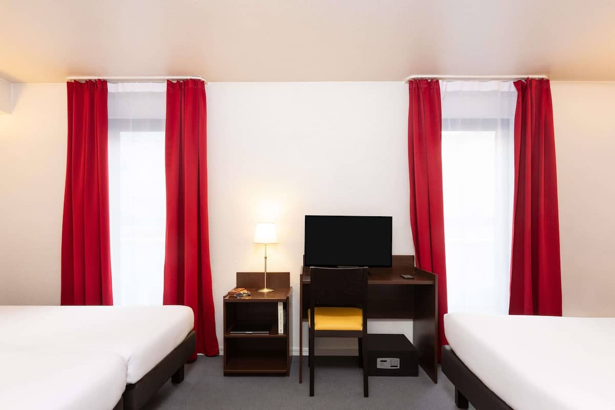 Caja de seguridad en la habitación, escritorio y cunas gratuitas