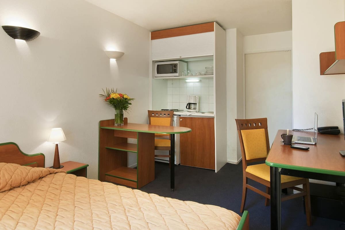 In-room safe, desk, free cribs/infant beds, free WiFi