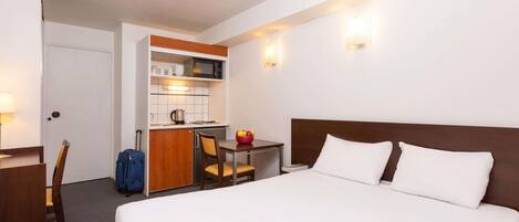 Studio, 1 Double Bed | In-room safe, desk, free cribs/infant beds, free WiFi