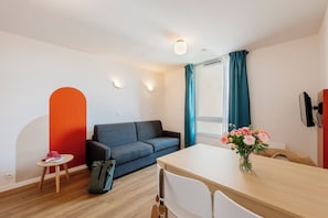 Apartment, 1 Schlafzimmer | Wohnbereich | Fernseher