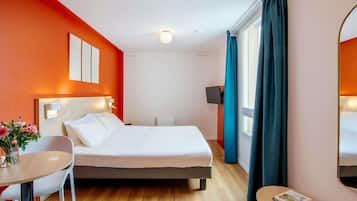 Studio, 1 Double Bed | In-room safe, desk, soundproofing, iron/ironing board