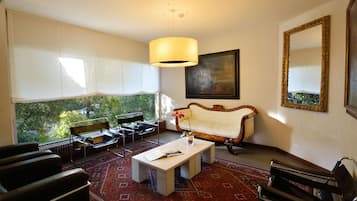 Coin salon dans le hall
