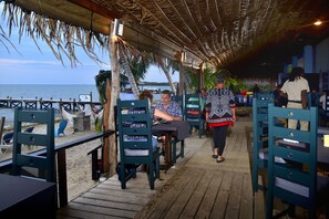 Breakfast and dinner served  - Parrot Cove Lodge (Hopkins)