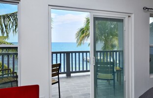 小型套房, 1 间卧室 | 高档床上用品、客房内保险箱、遮光窗帘、熨斗/熨板