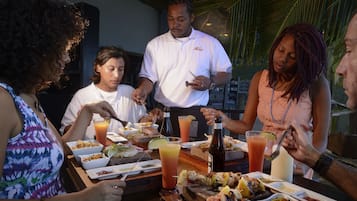 Se sirven desayunos y cenas; con vista a la playa