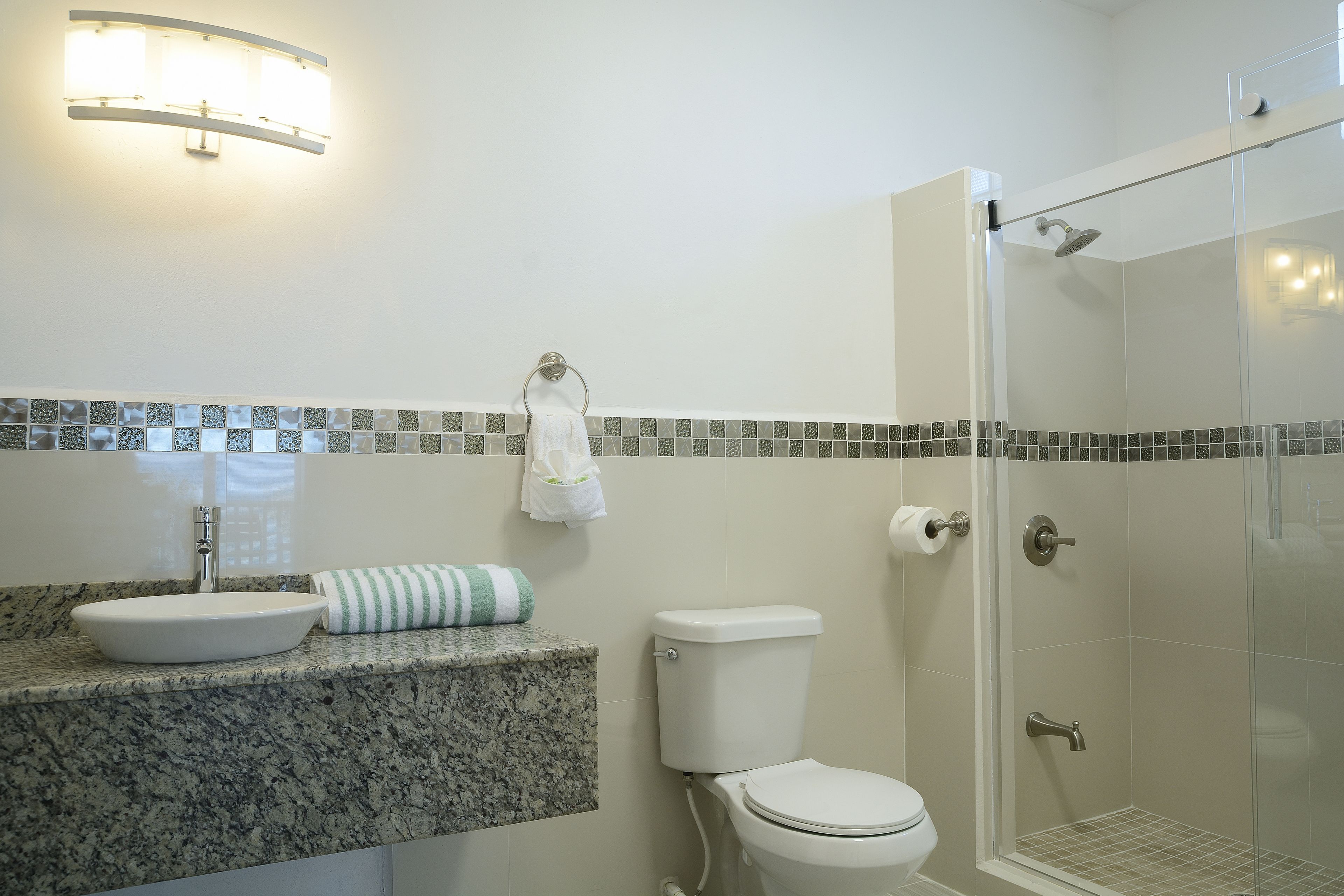 junior suite, 1 bedroom | bathroom | shower, free toiletries, hair dryer, towels