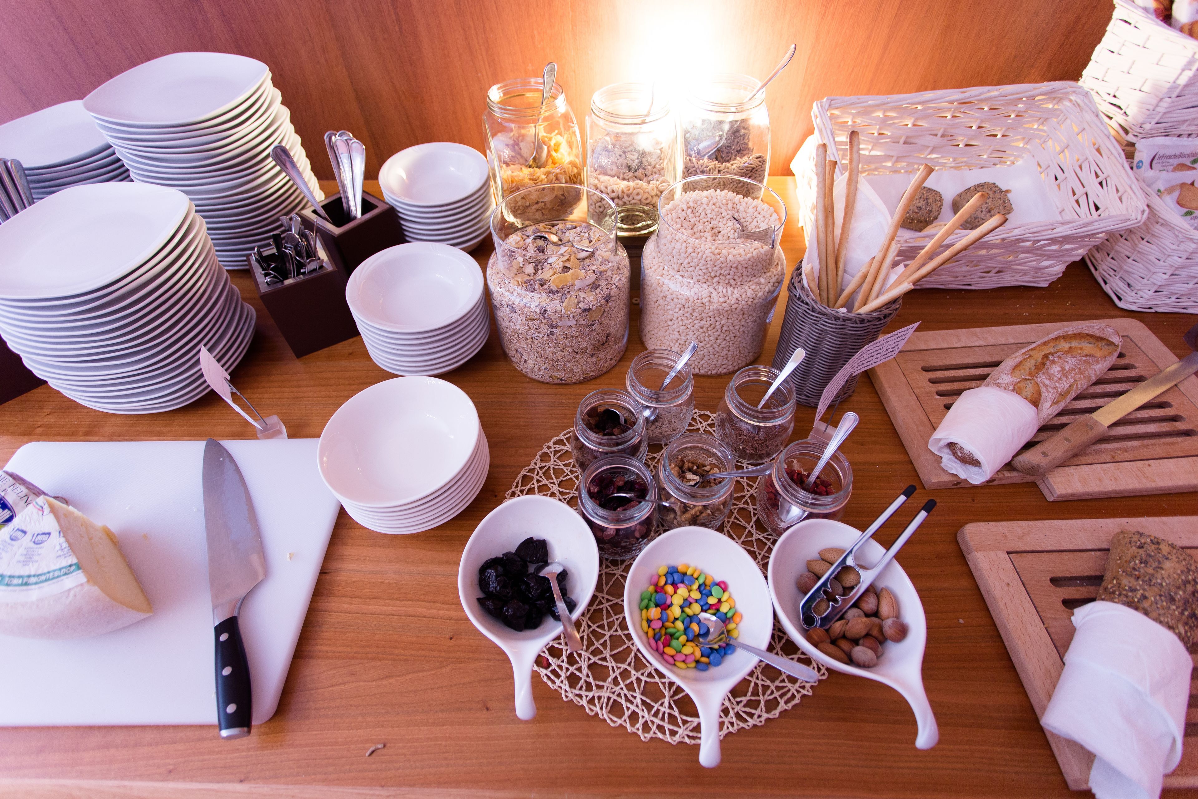 Se ofrece un desayuno bufé (15.00 EUR por persona)