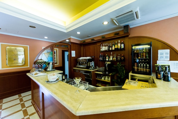 Bar (on property) - Vald Hotel (Val della Torre)
