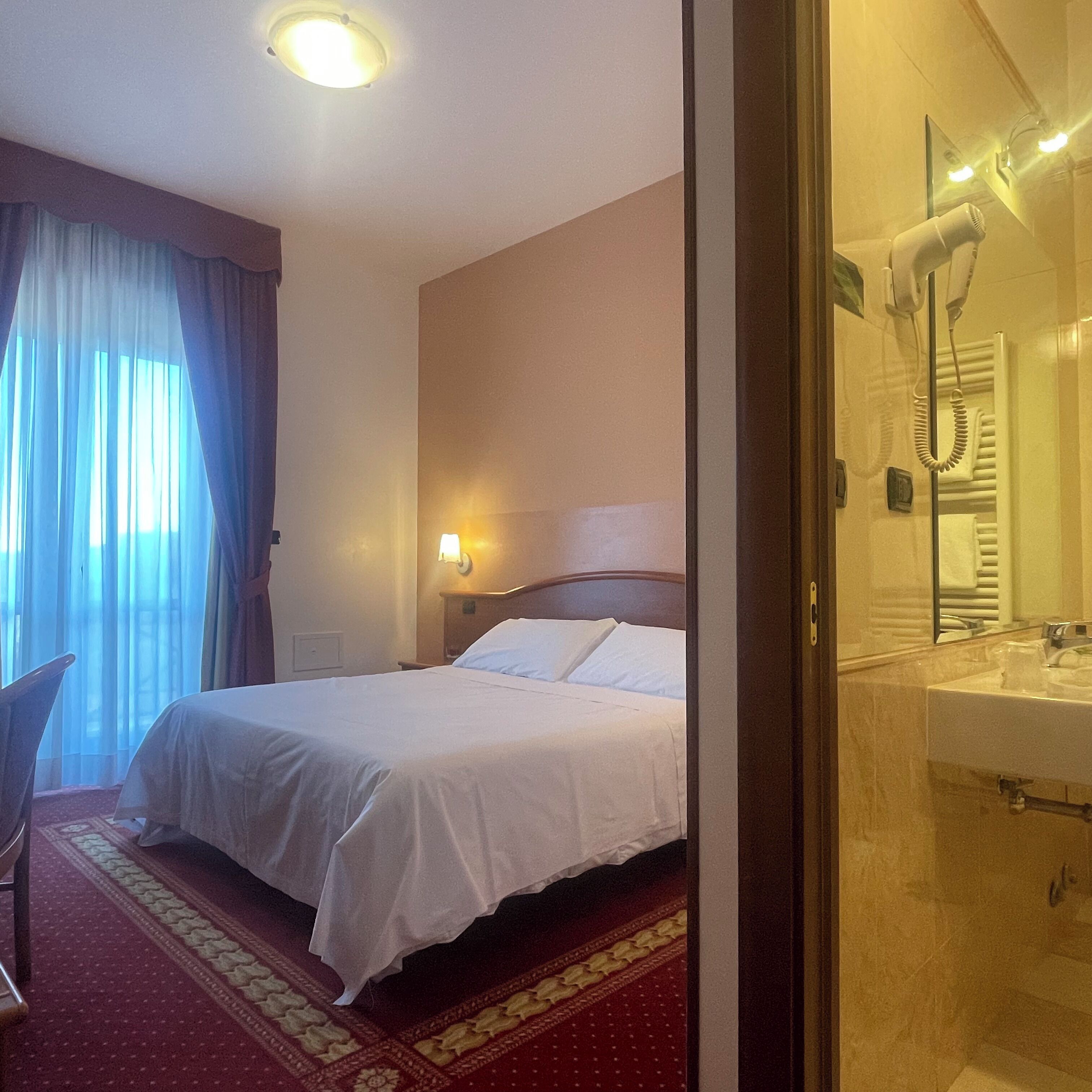 superior double room, 1 double bed | 1 bedroom, in-room safe, desk, laptop workspace