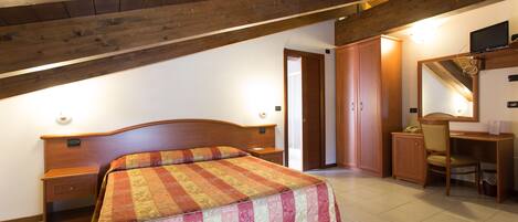 In-room safe, desk, laptop workspace, blackout drapes