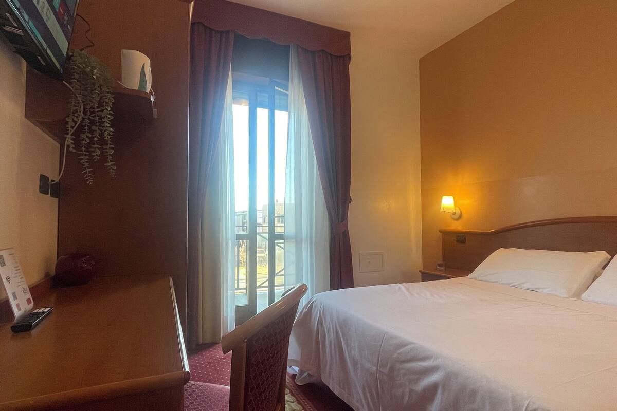 1 bedroom, in-room safe, desk, laptop workspace