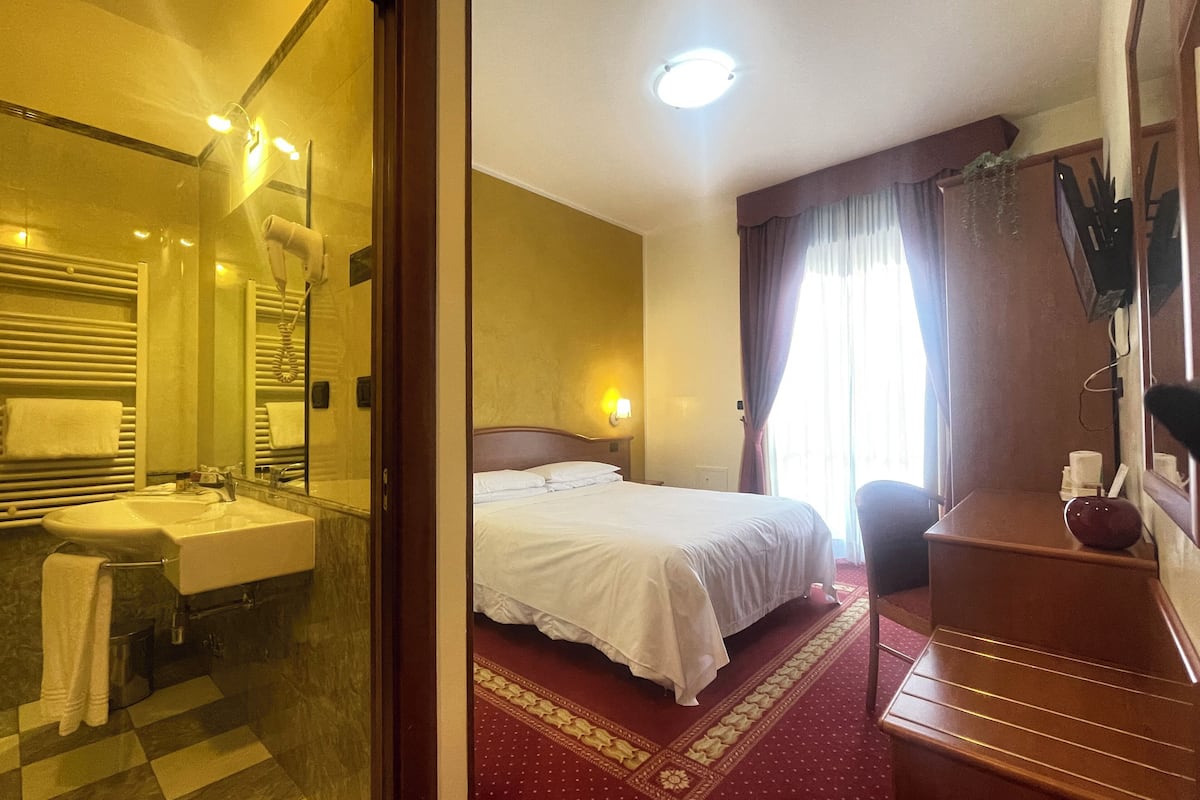 1 bedroom, in-room safe, desk, laptop workspace