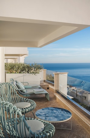 Suite (Azure) | 1 bedroom, premium bedding, pillowtop beds, minibar