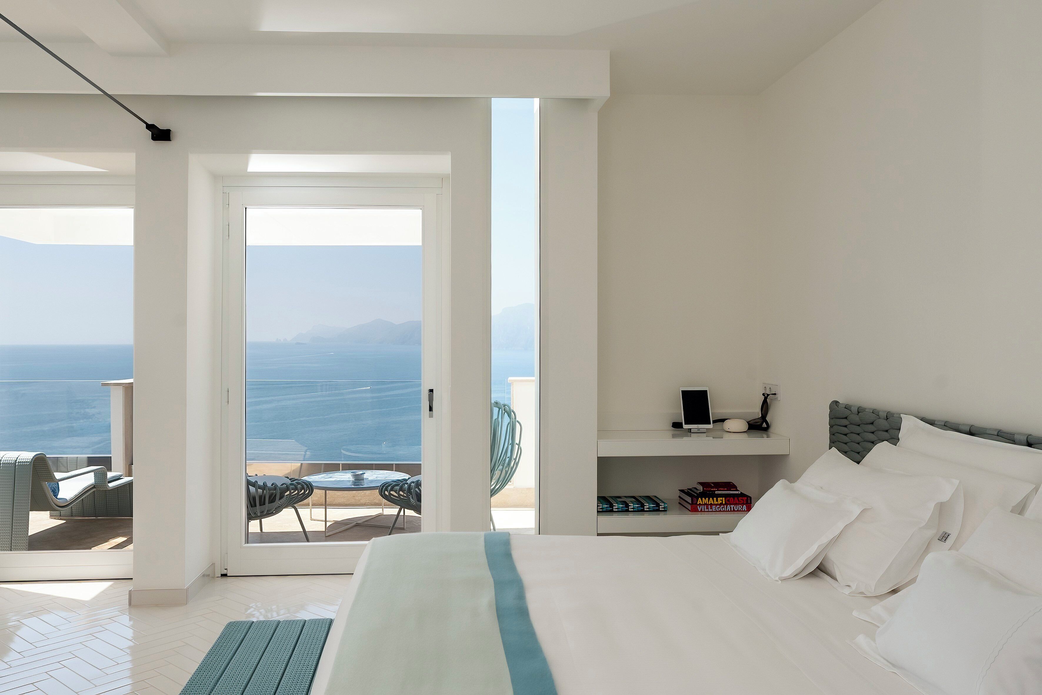 Suite (Azure) | Premium bedding, pillowtop beds, minibar, in-room safe