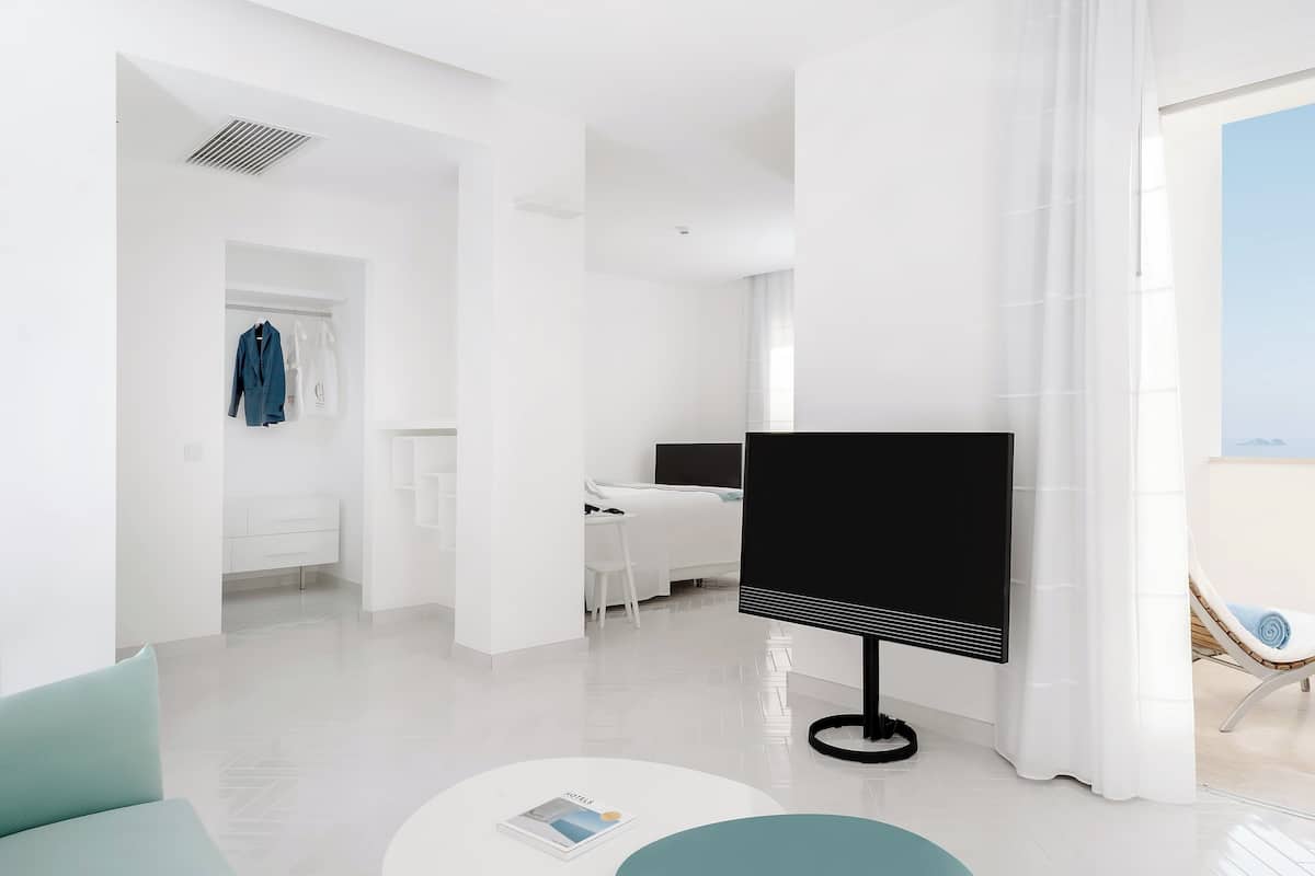 Habitación Deluxe, en esquina | 1 habitación, ropa de cama de alta calidad y camas con pillow-top