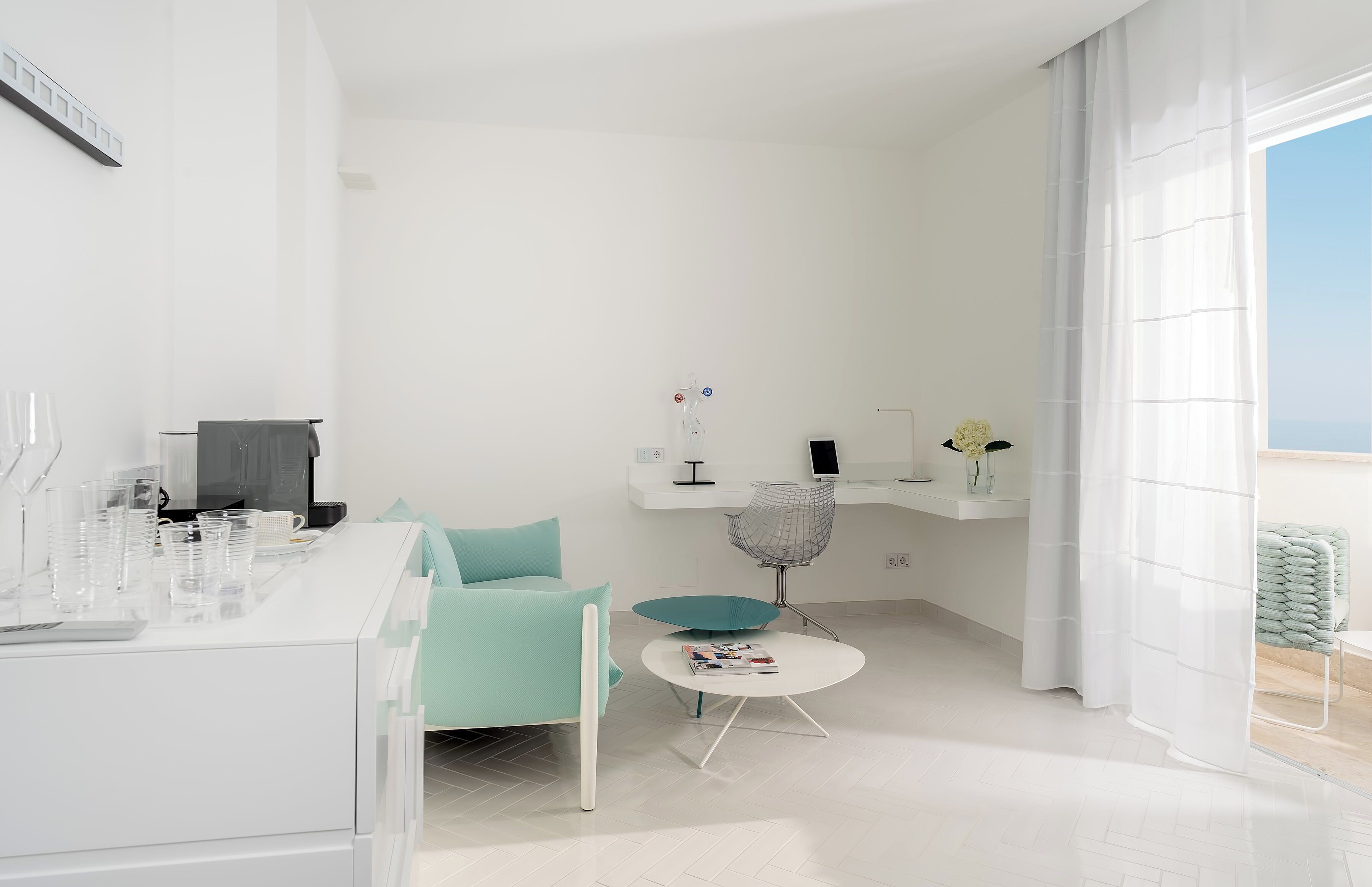 Deluxe Room, Corner | Premium bedding, pillowtop beds, minibar, in-room safe