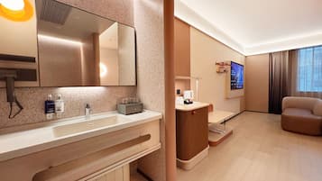 Business Double or Twin Room | Down comforters, in-room safe, desk, blackout drapes