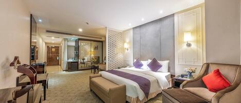 Down duvets, in-room safe, blackout curtains, soundproofing