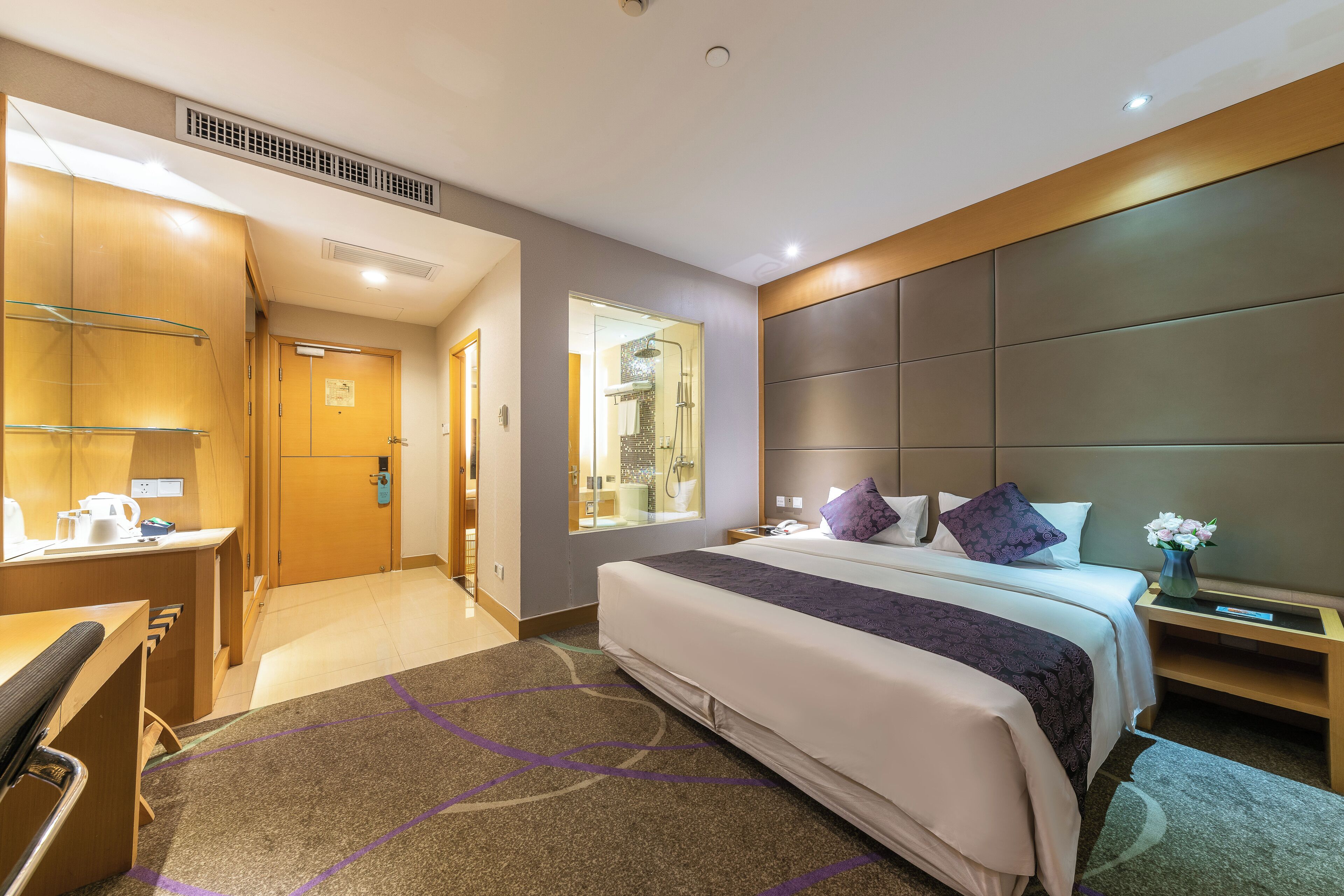 Habitación superior, 1 cama de matrimonio | Edredones de plumas, caja fuerte, cortinas opacas