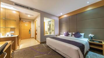 Kamar Superior, 1 Tempat Tidur Queen | Selimut bulu angsa, brankas, tirai kedap cahaya, dan kedap suara