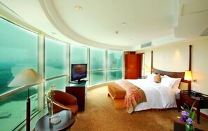 Suíte luxo, vista para o lago | Camas extras/dobráveis (sobretaxa), Wi-Fi de cortesia