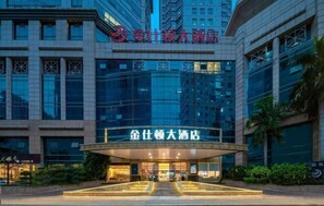 المنشأة من الخارج