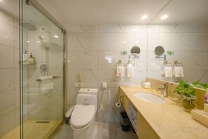 Bathroom - Overseas Chinese Hotel (Quanzhou)