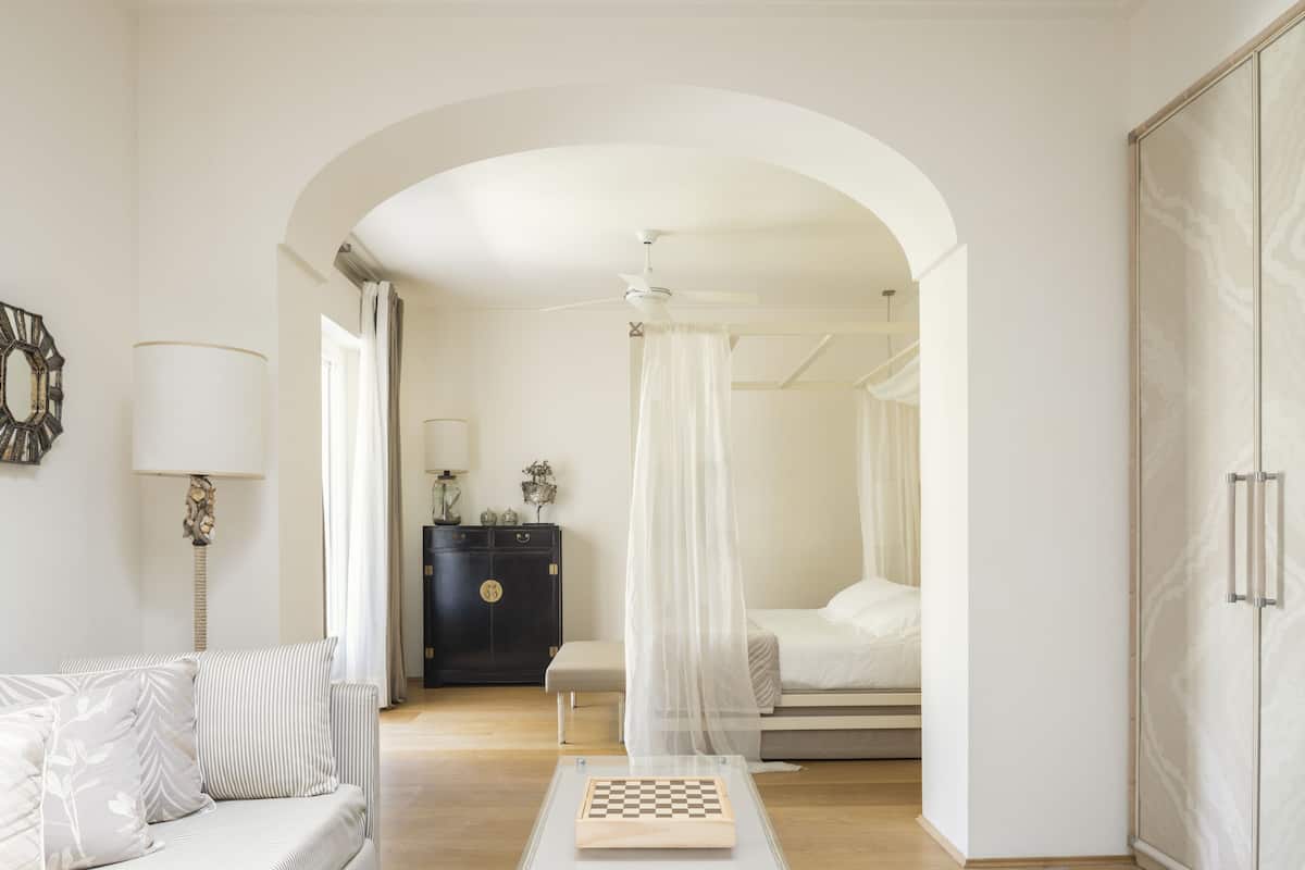 suite, 1 bedroom | down duvets, minibar, in-room safe, desk