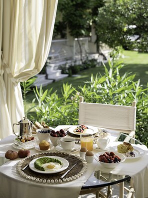 Breakfast served - Villa Roma Imperiale (Forte dei Marmi)