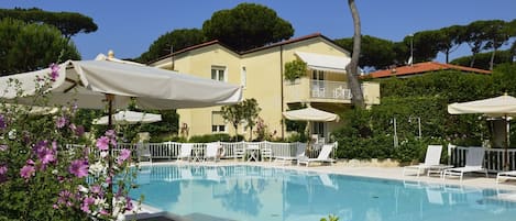 Seasonal outdoor pool, pool umbrellas, sun loungers