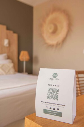 Chambre Confort Terrasse | In-room safe, desk, laptop workspace, soundproofing - Bo & Mia Hotel (La Baule-Escoublac)