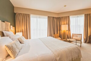 Habitación doble superior, terraza | Caja fuerte, escritorio, espacio para trabajar con un portátil