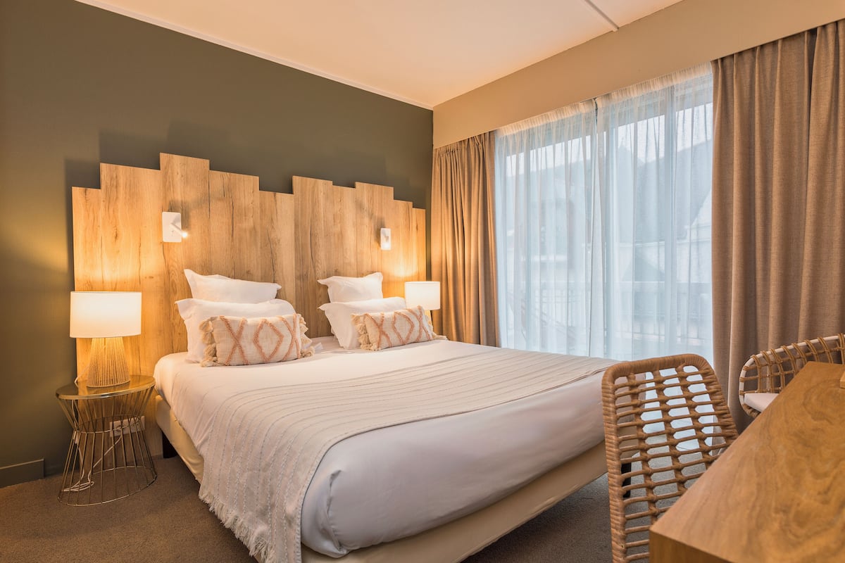 Familienzimmer, Terrasse | Zimmersafe, Schreibtisch, laptopgeeigneter Arbeitsplatz