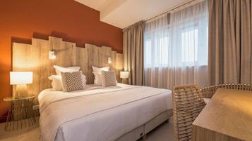 Habitación Confort con 1 cama doble o 2 individuales | Caja fuerte, escritorio, espacio para trabajar con un portátil