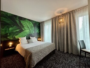 Quarto casal conforto | Roupas de cama premium, cofres nos quartos, individualmente decorados