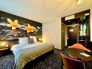 Premium bedding, in-room safe, individually decorated