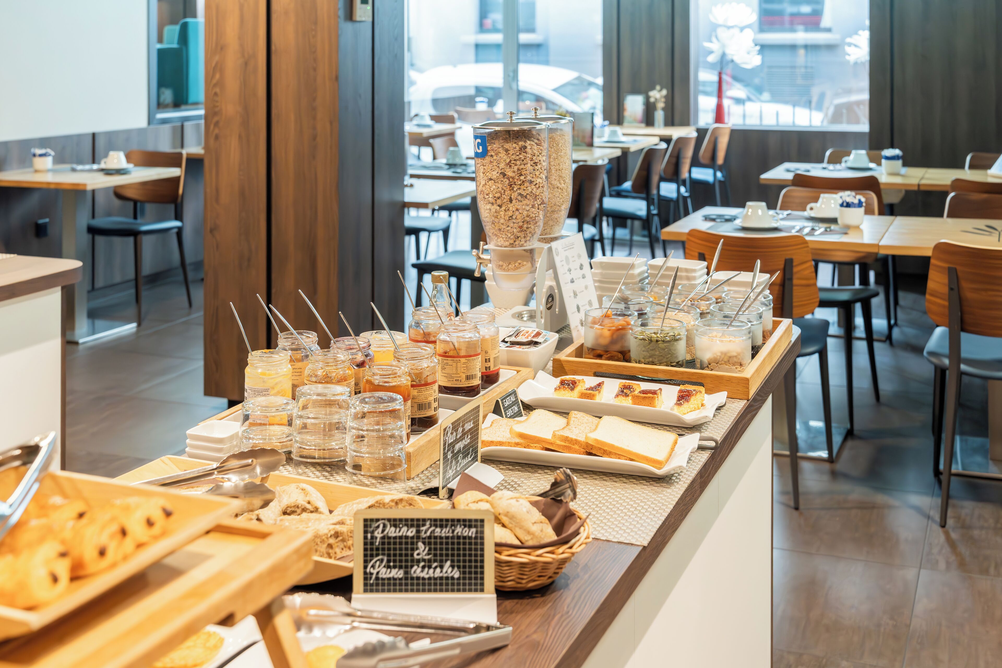 Daily buffet breakfast (EUR 18 per person)
