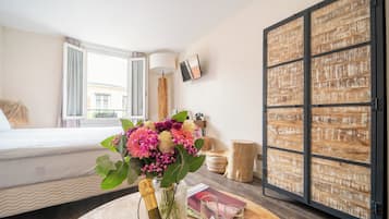 Suite | In-room safe, individually decorated, desk, soundproofing