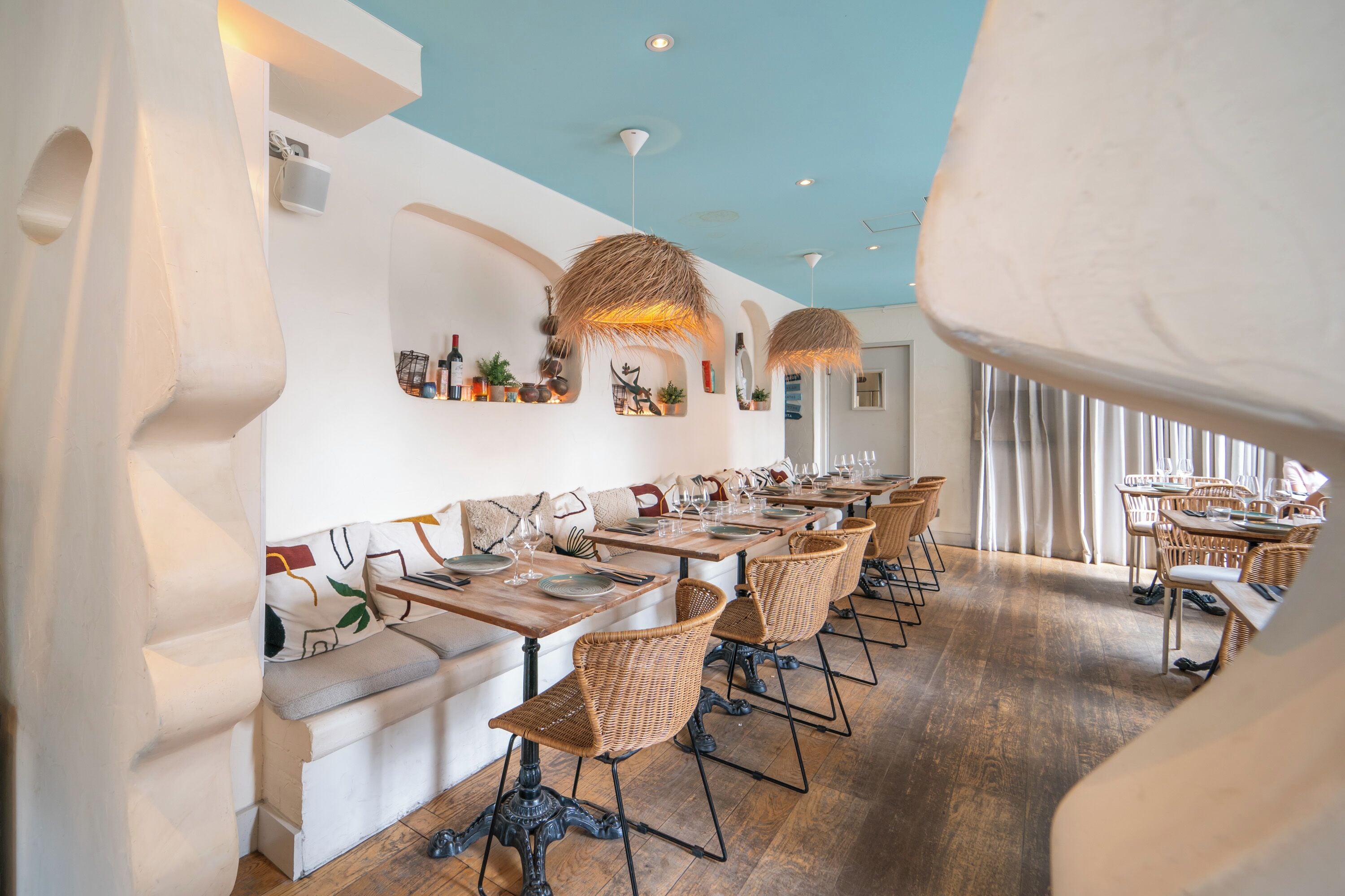 breakfast, lunch, dinner served; french cuisine