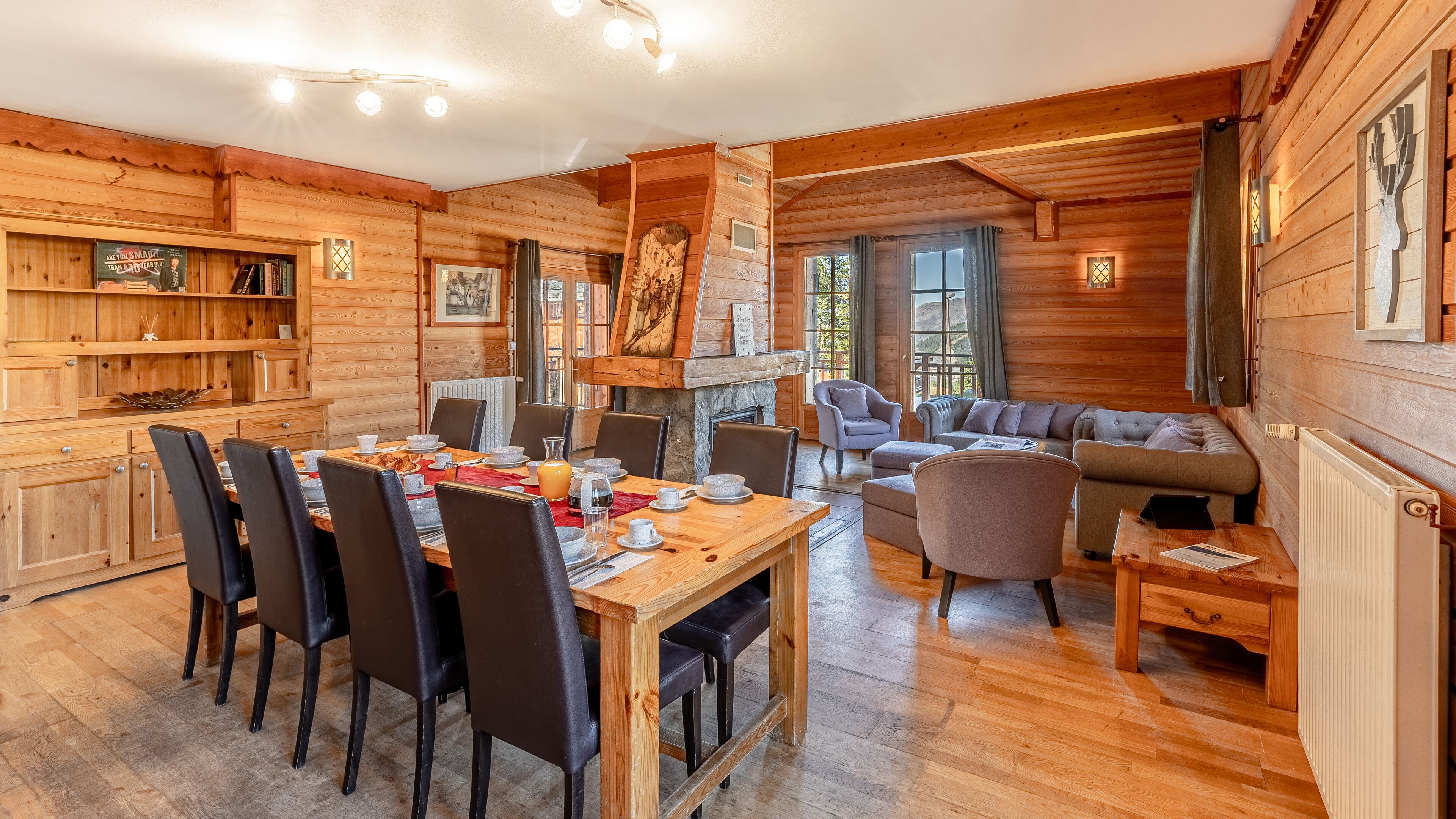 6 rooms 10 people chalet  | Living area | 50-cm flat-screen TV with satellite channels, TV, fireplace