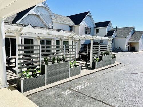 Court Plaza Inn & Suites