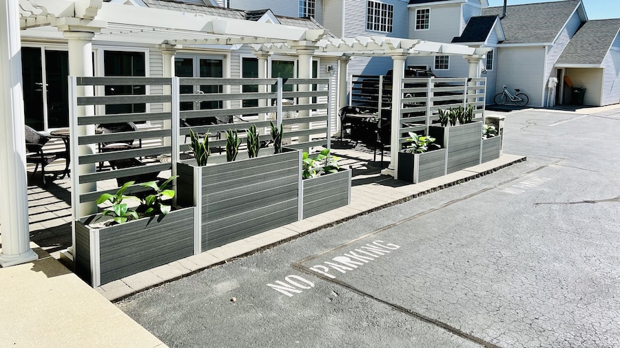 Court Plaza Inn & Suites